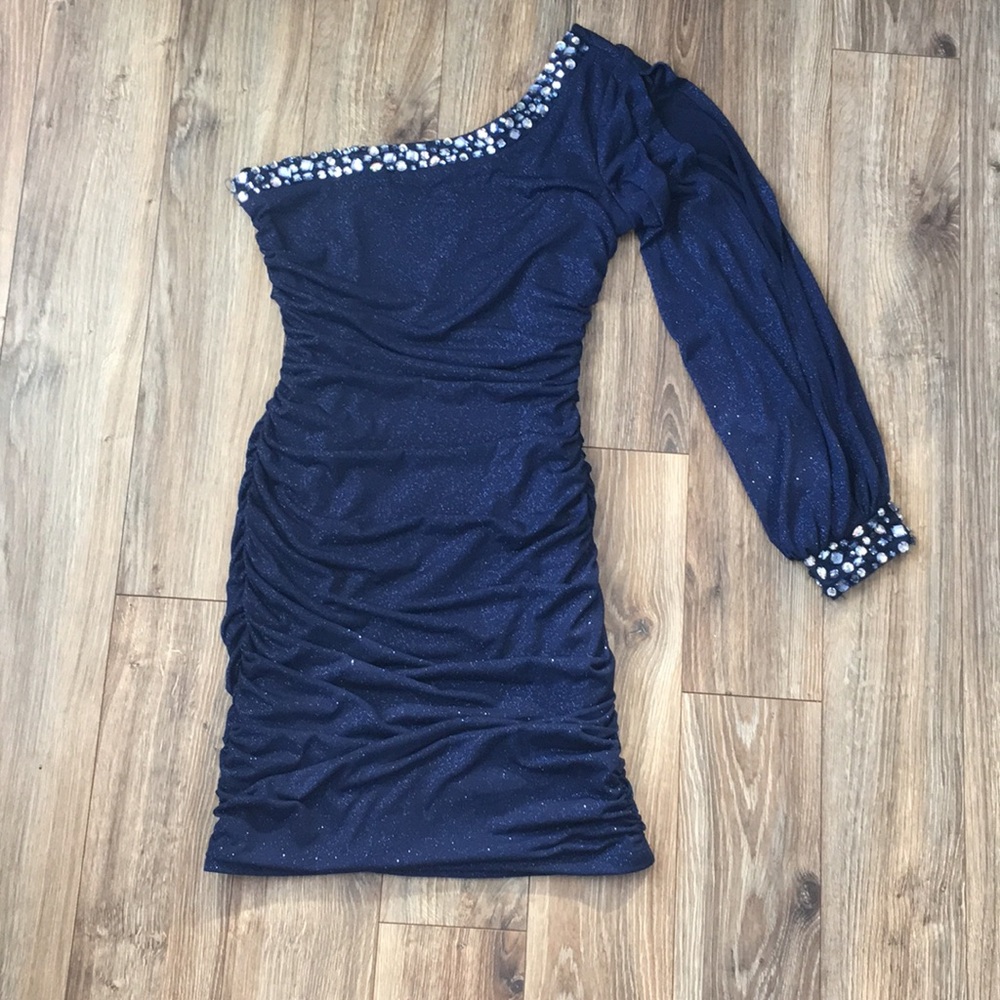 One sleeve dress